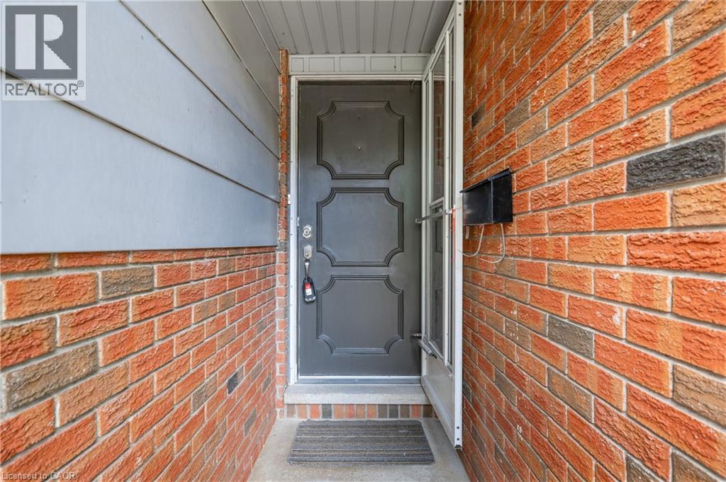 328 Breezewood Crescent Unit# Upper, Waterloo, Ontario  N2L 5K5 - Photo 5 - 40874852