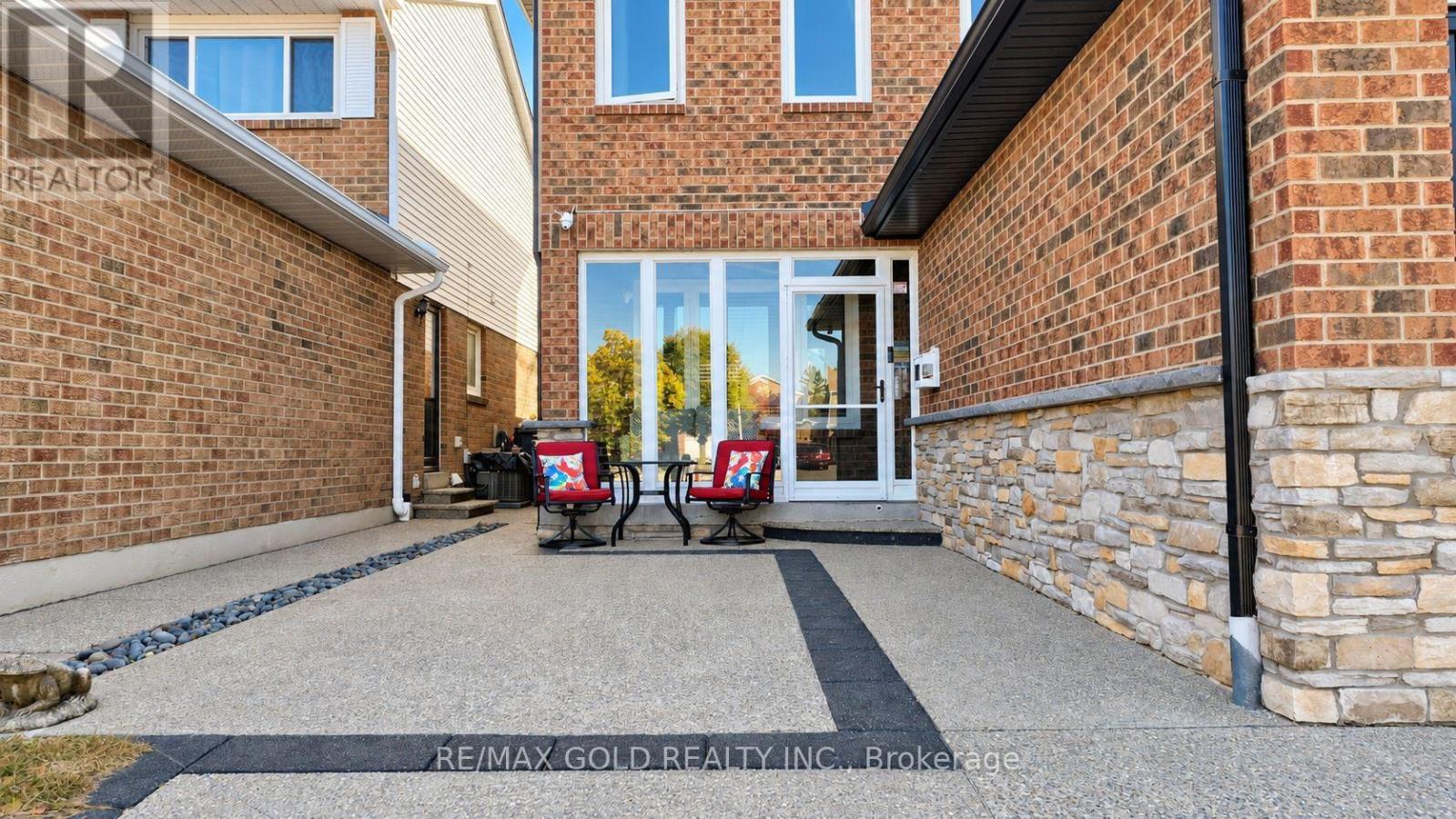 50 Stephensen Court, Brampton (Madoc), Ontario  L6V 3X8 - Photo 3 - W14128862