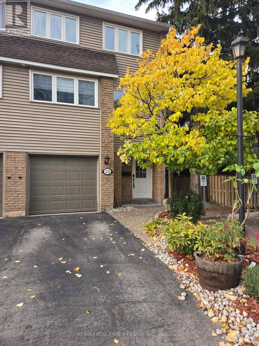 2274 Marine Drive, Oakville, Ontario  L6L 1C1 - Photo 1 - W14128880