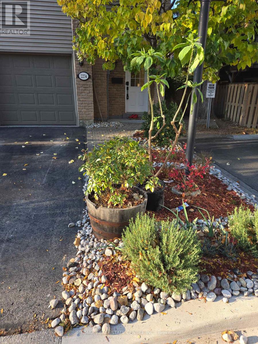 2274 Marine Drive, Oakville, Ontario  L6L 1C1 - Photo 2 - W14128880