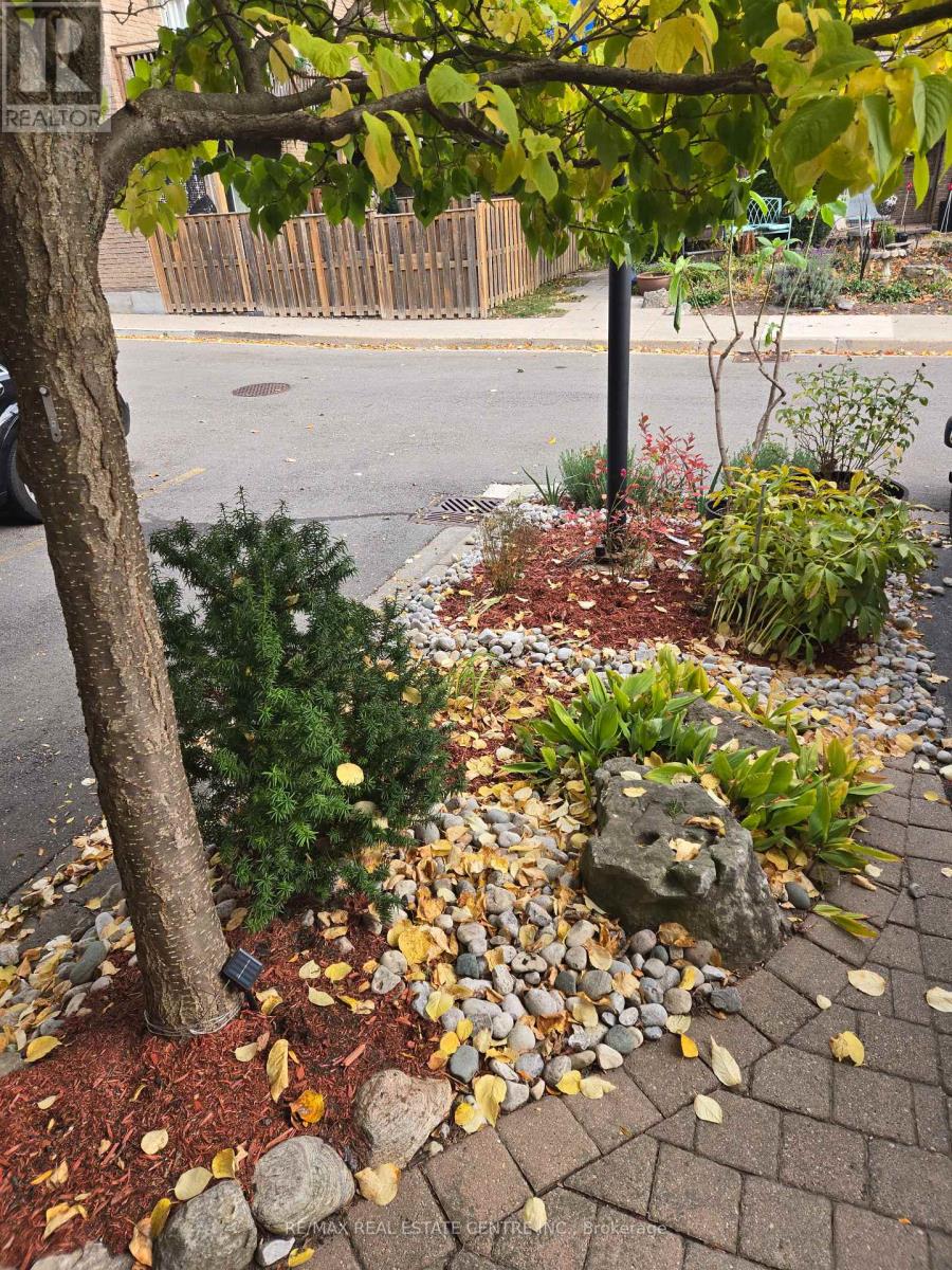 2274 Marine Drive, Oakville, Ontario  L6L 1C1 - Photo 3 - W14128880