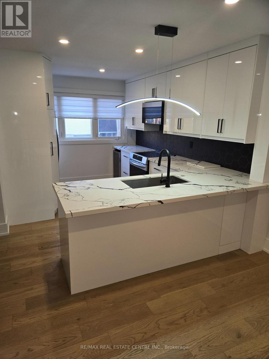 2274 Marine Drive, Oakville, Ontario  L6L 1C1 - Photo 4 - W14128880