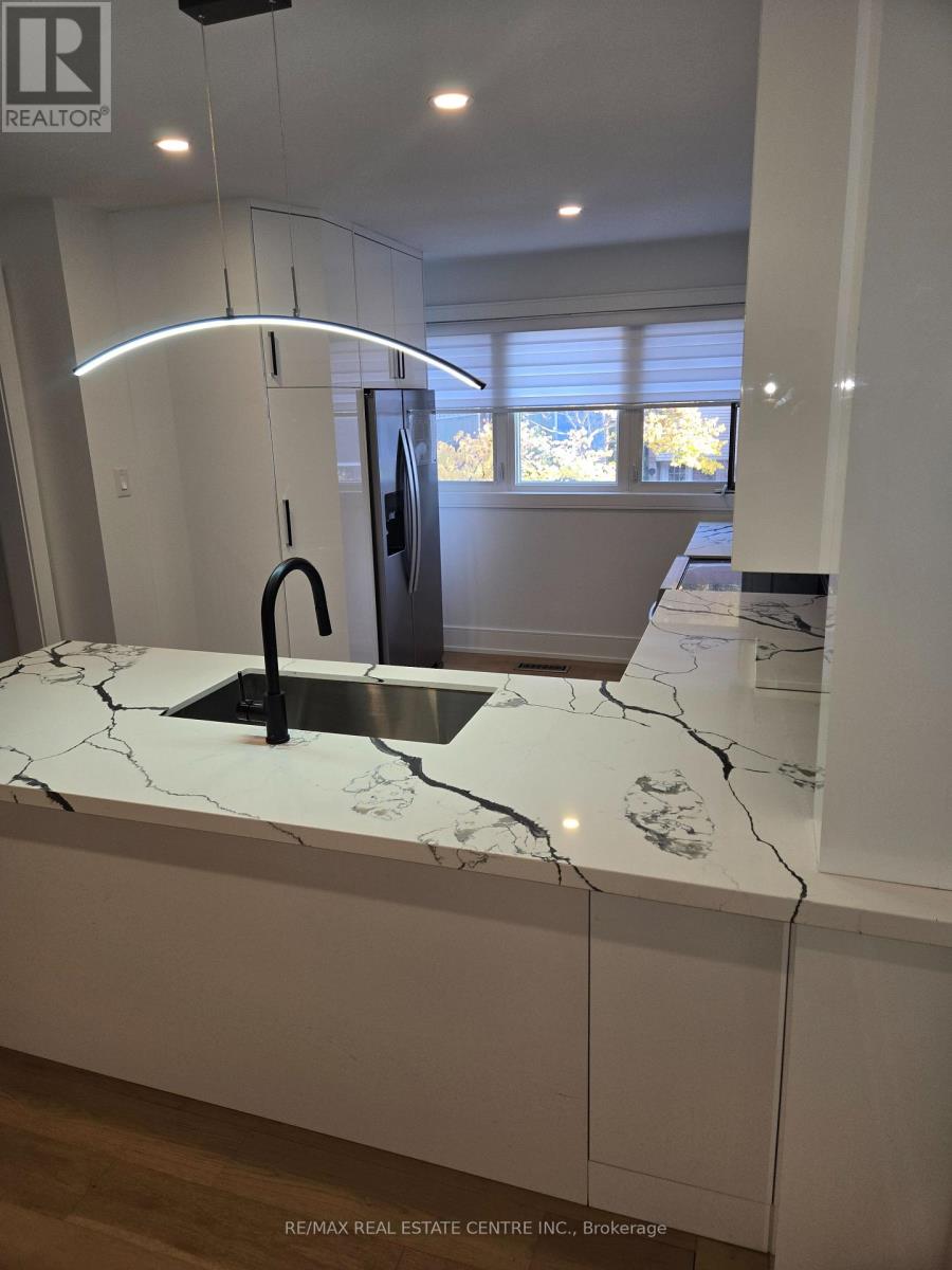 2274 Marine Drive, Oakville, Ontario  L6L 1C1 - Photo 5 - W14128880