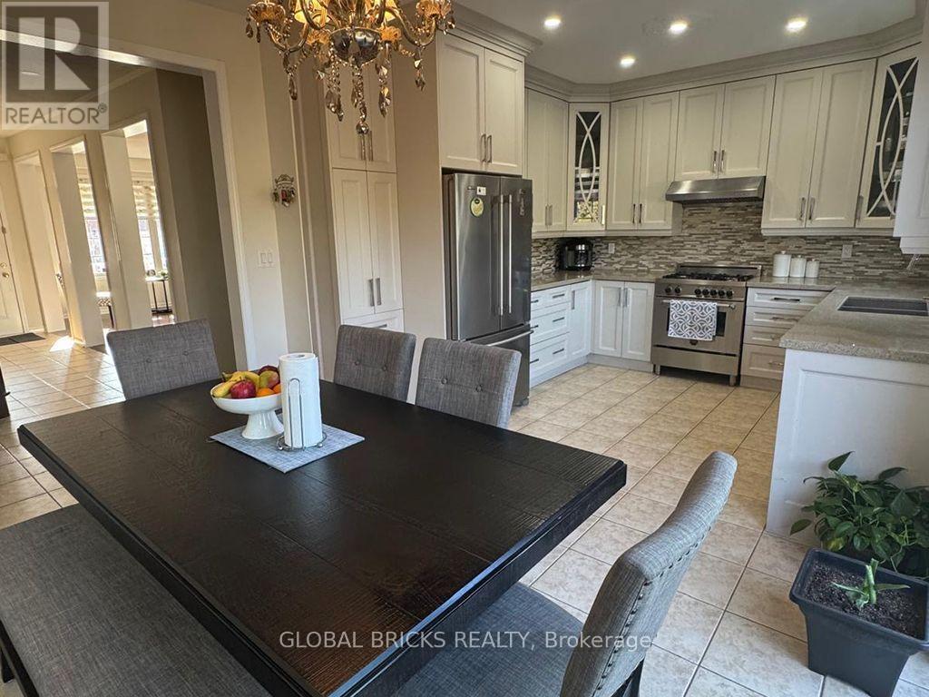 42 Bayhampton Drive, Brampton, Ontario  L6P 2S7 - Photo 6 - W14128940