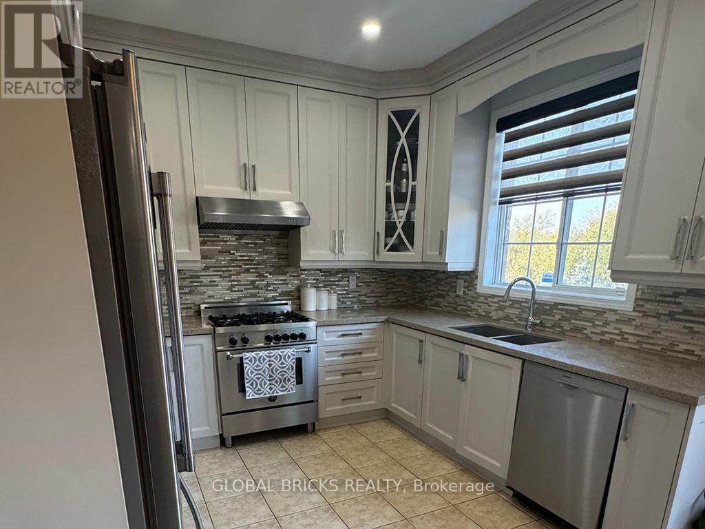 42 Bayhampton Drive, Brampton, Ontario  L6P 2S7 - Photo 8 - W14128940