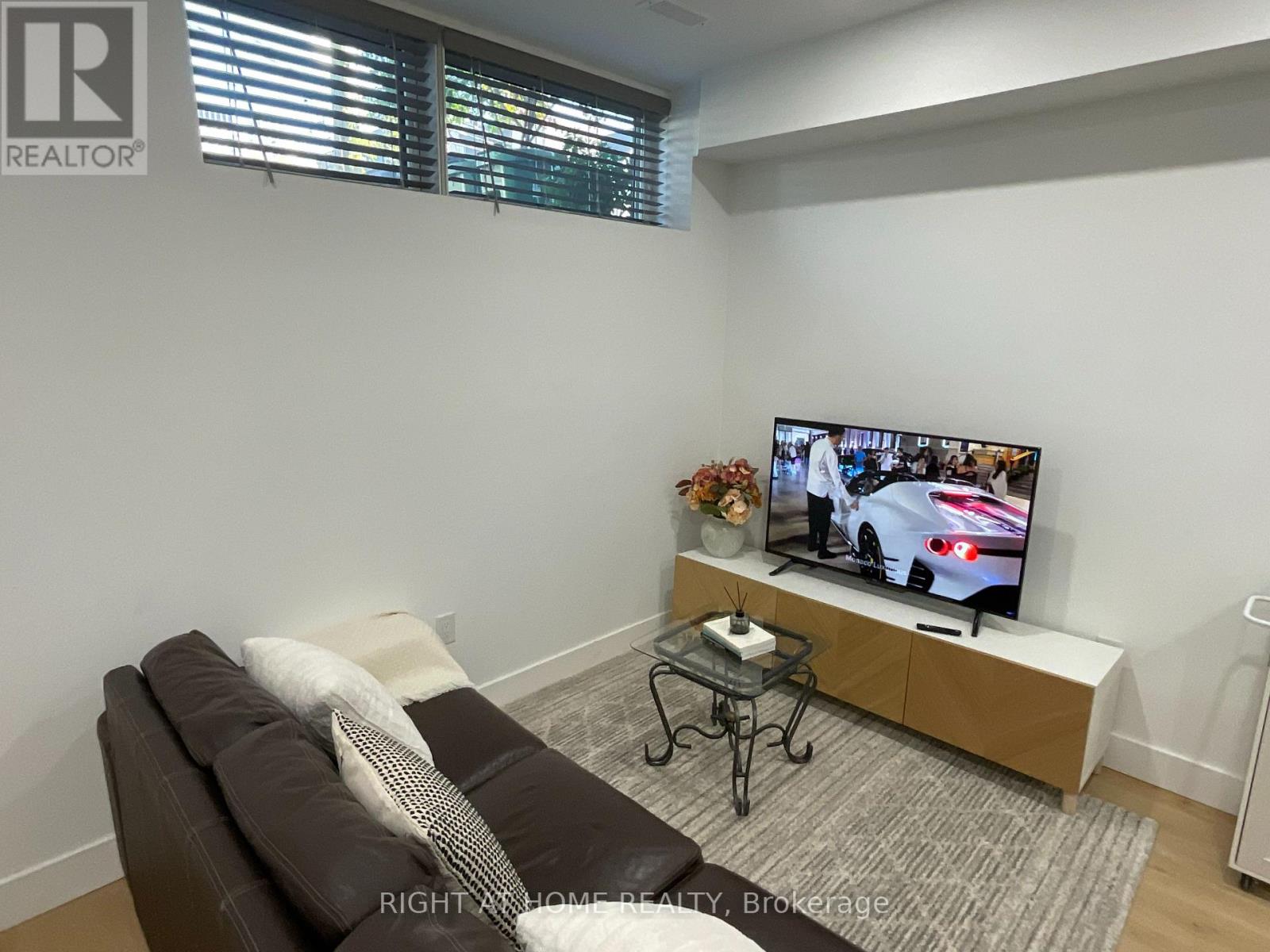 674 Manning Avenue, Toronto, Ontario  M6G 2W4 - Photo 14 - C14114462