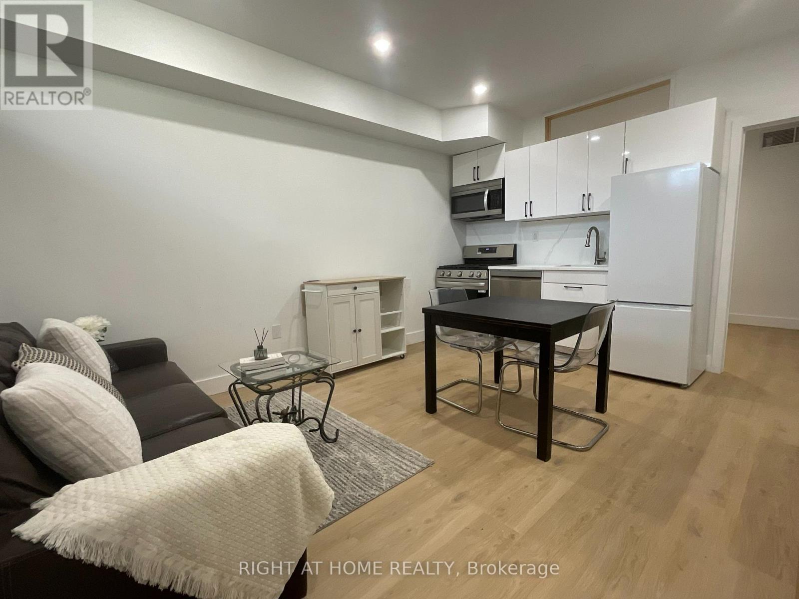 674 Manning Avenue, Toronto, Ontario  M6G 2W4 - Photo 9 - C14114462