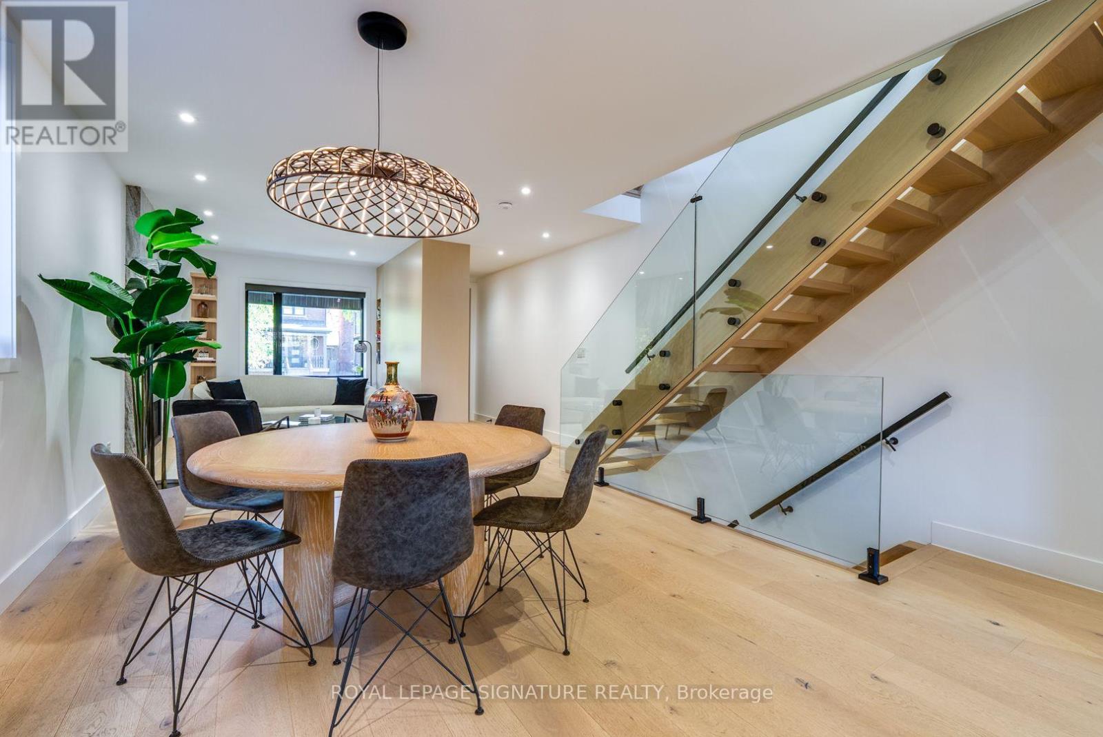 182 Beatrice Street, Toronto, Ontario  M6G 3G1 - Photo 2 - C14126782