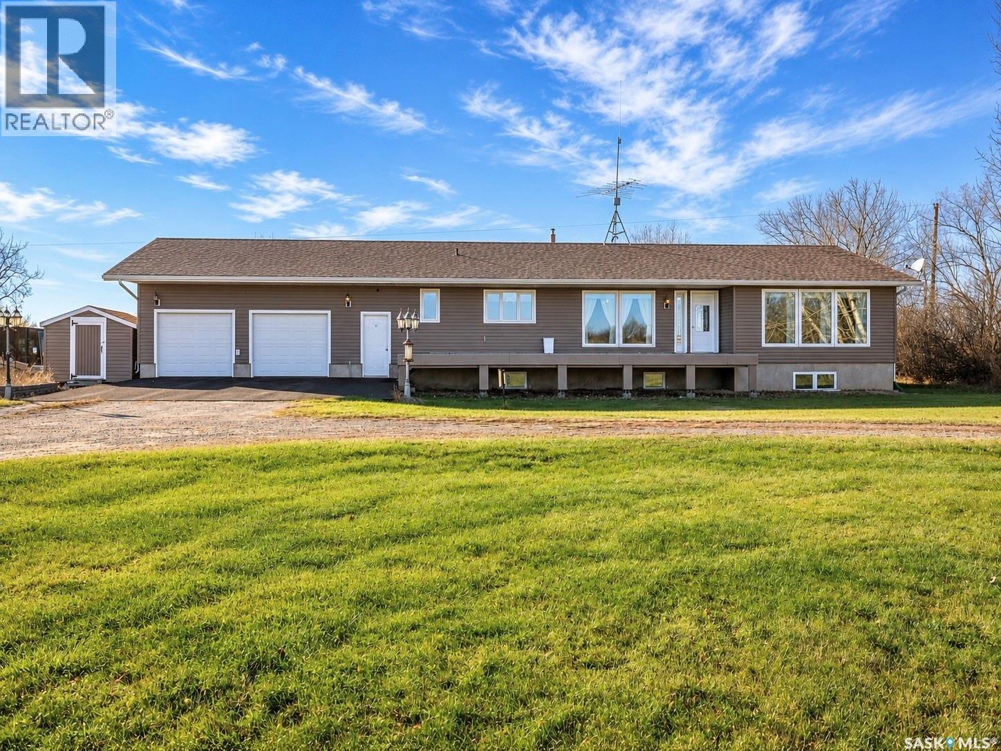 Outlook Acreage, Outlook, Saskatchewan  S0L 2N0 - Photo 2 - SK052178