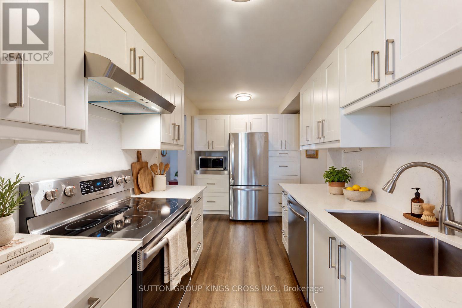 2 - 2575 Parmeer Drive, Mississauga, Ontario  L5C 2Y3 - Photo 6 - W14034204