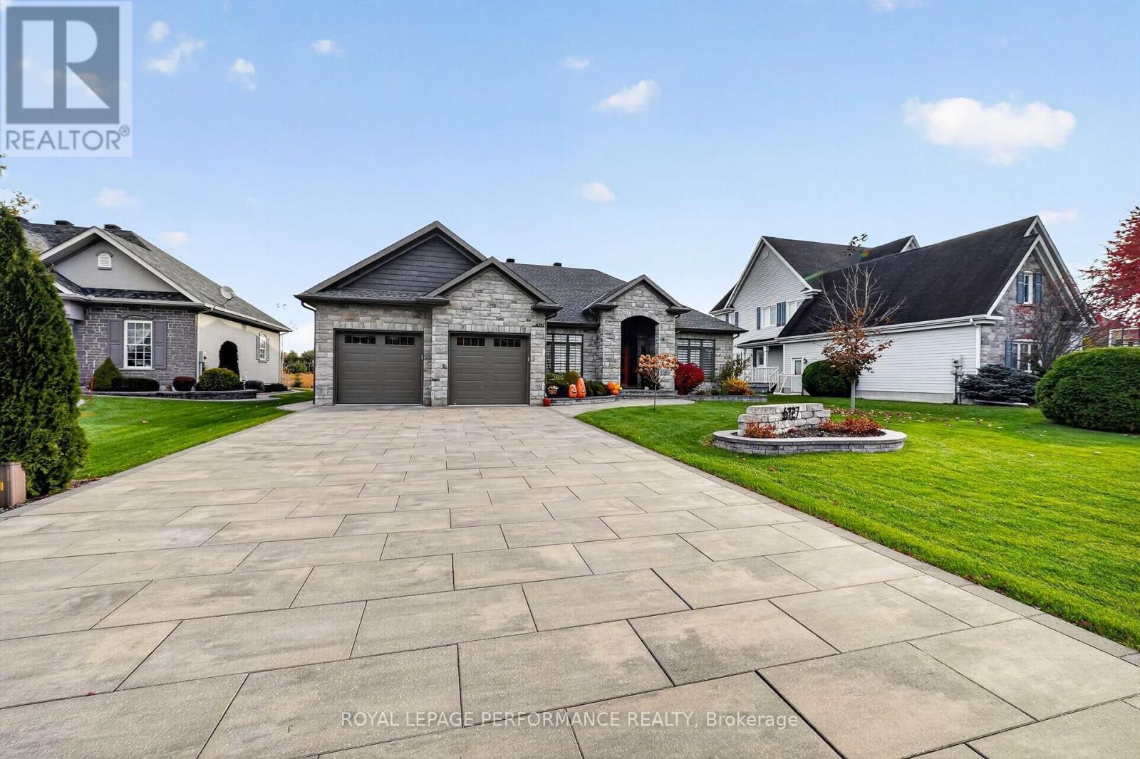 6727 Yacht Boulevard, South Glengarry, Ontario K6H 7N9 - Photo 3 - X14128992