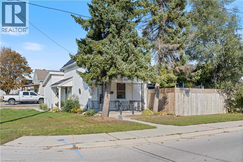 42 Fourth Street, Tillsonburg, Ontario  N4G 1H2 - Photo 2 - 40874869