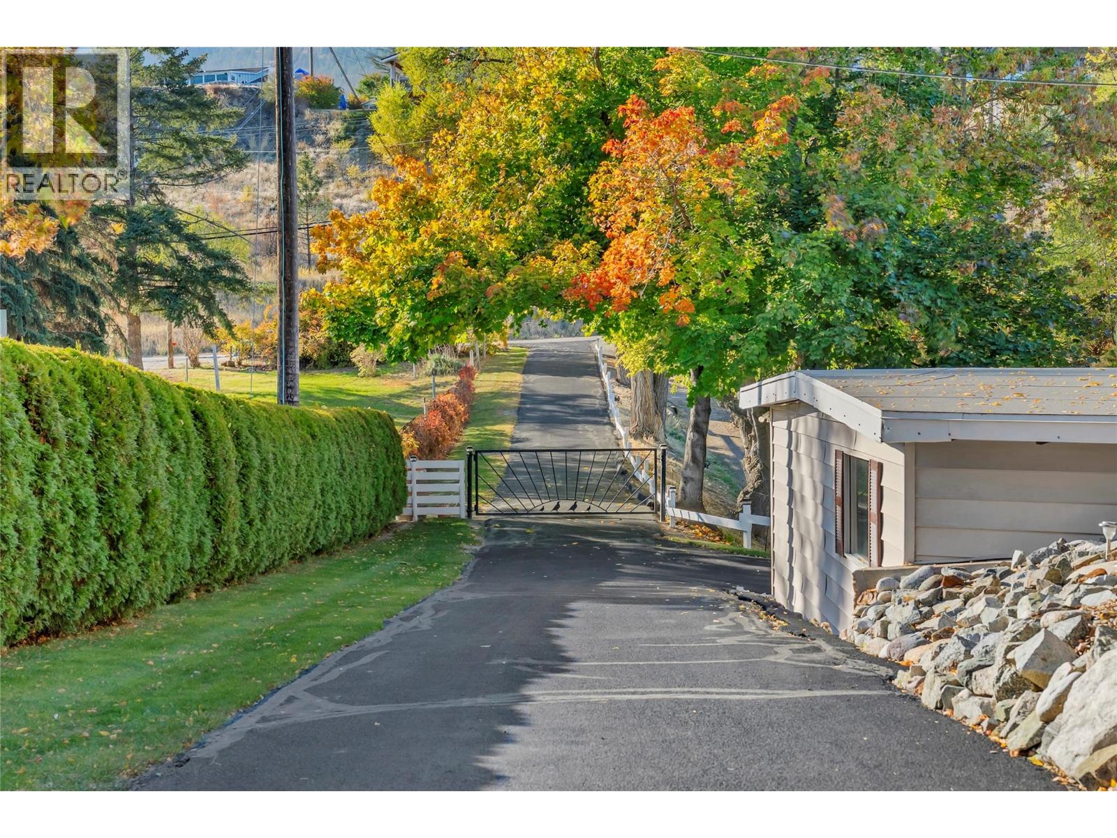 1005 West Bench Drive, Penticton, British Columbia  V2A 8Y4 - Photo 4 - 10404535