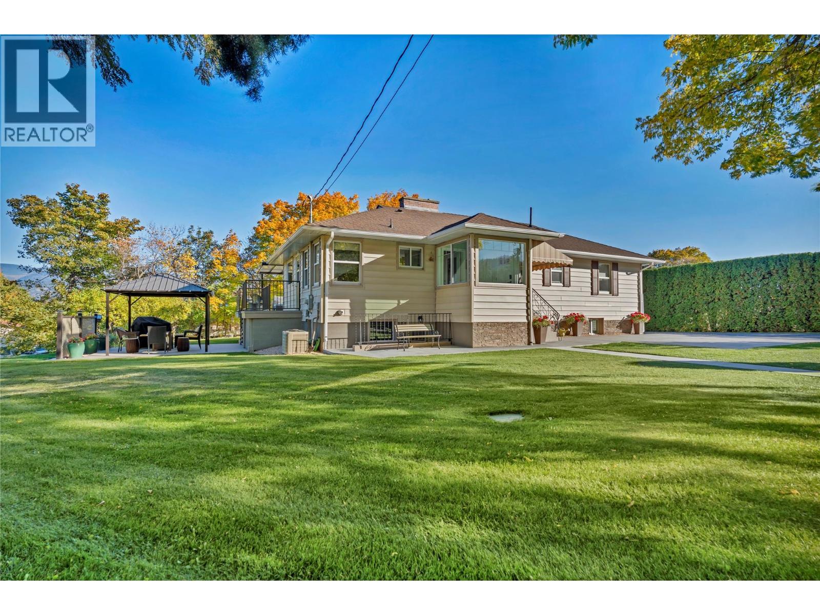 1005 West Bench Drive, Penticton, British Columbia  V2A 8Y4 - Photo 3 - 10404535