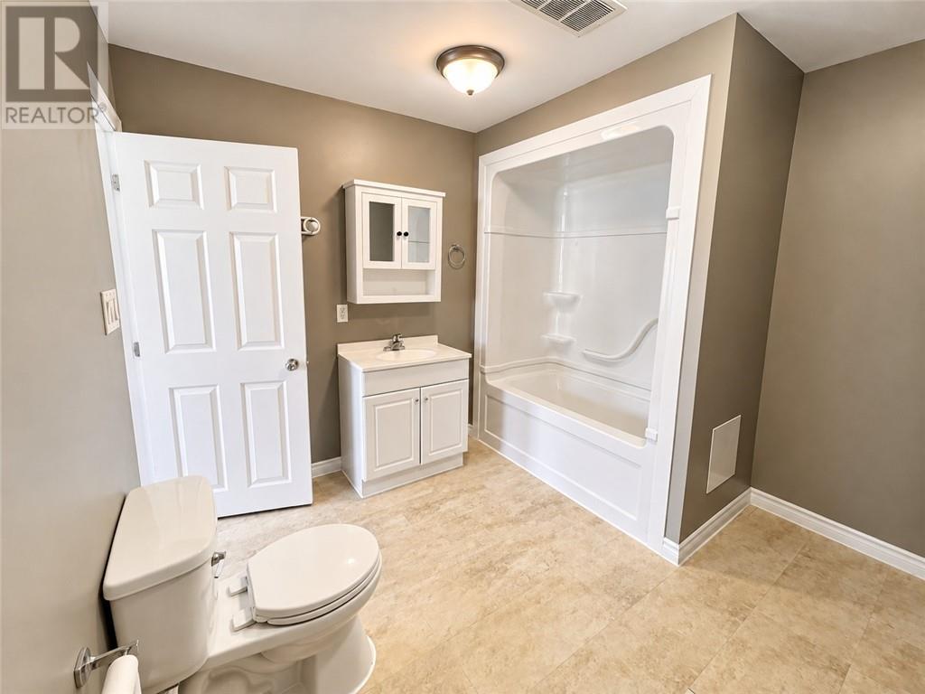 660 Notre-Dame Avenue Unit# 5, Azilda, Ontario  P3C 5L2 - Photo 8 - 2131074