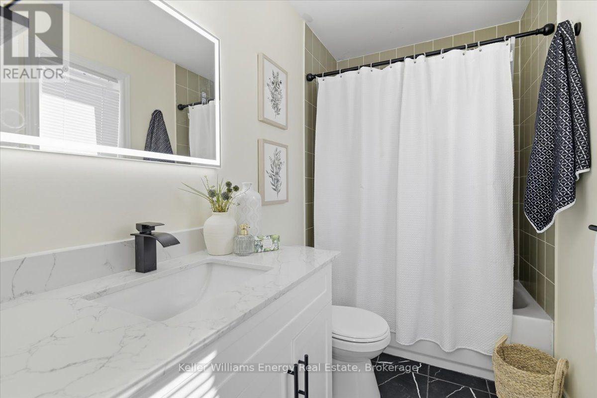 2464 Earl Grey Avenue, Pickering, Ontario  L1X 0B9 - Photo 16 - E14129232