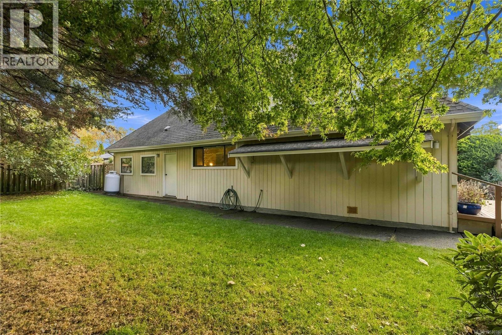 3818 Beachview Pl