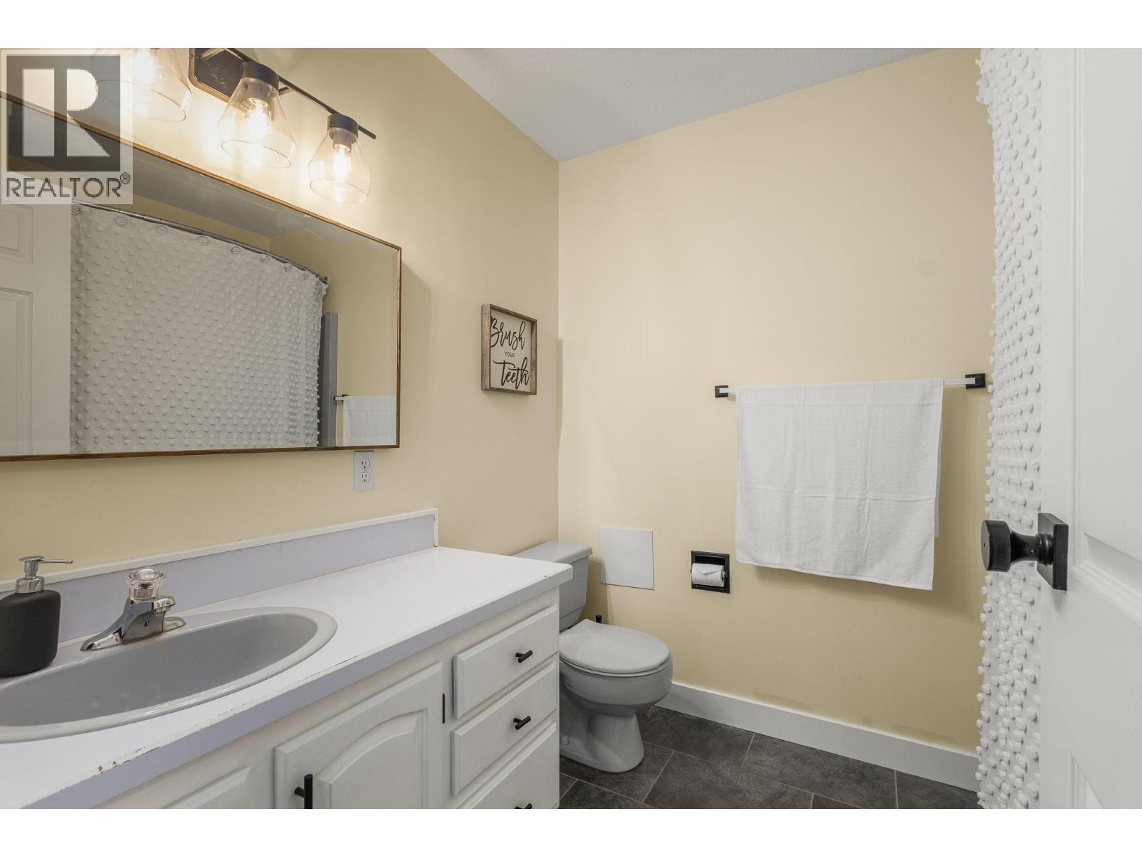611 25 Street SE, Salmon Arm, British Columbia  V1E 1C8 - Photo 32 - 10404703
