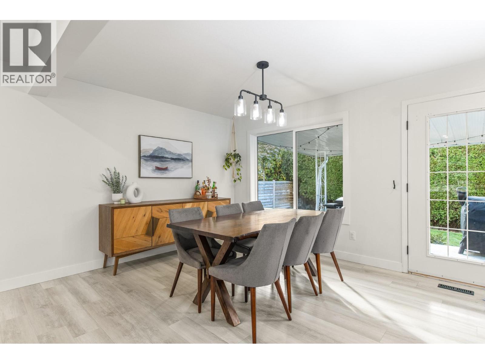 611 25 Street SE, Salmon Arm, British Columbia  V1E 1C8 - Photo 12 - 10404703
