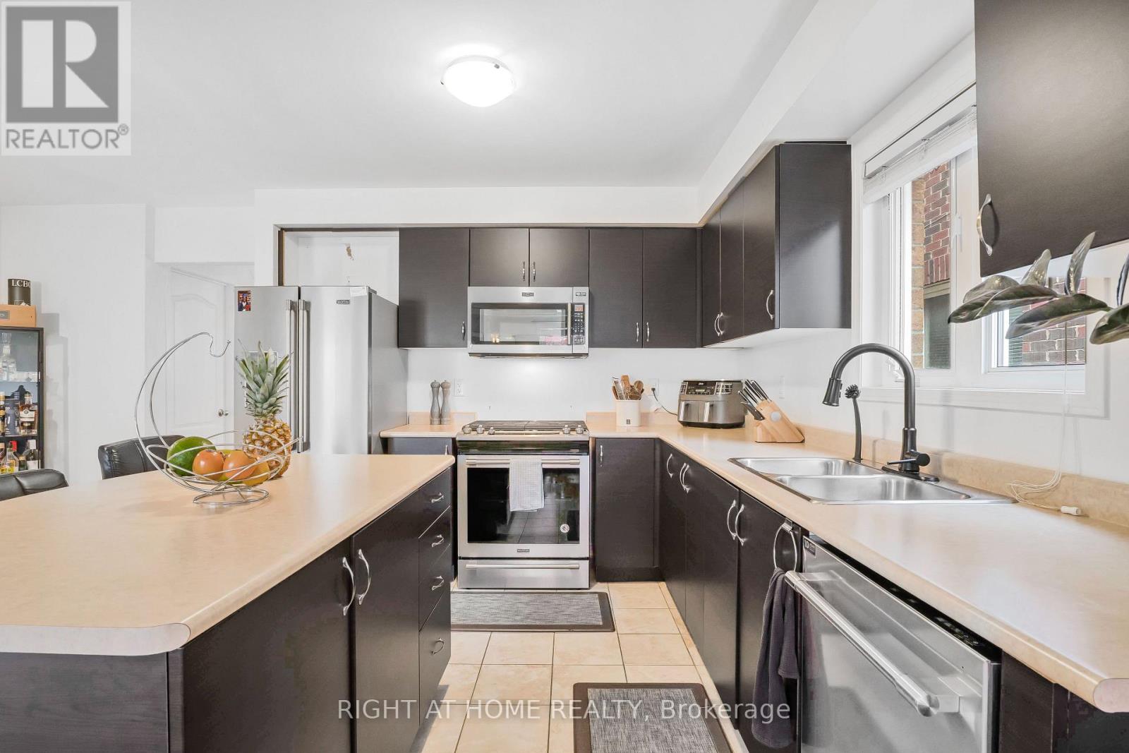 33 Russel Drive, Bradford West Gwillimbury (Bradford), Ontario  L3Z 3B9 - Photo 12 - N14129204