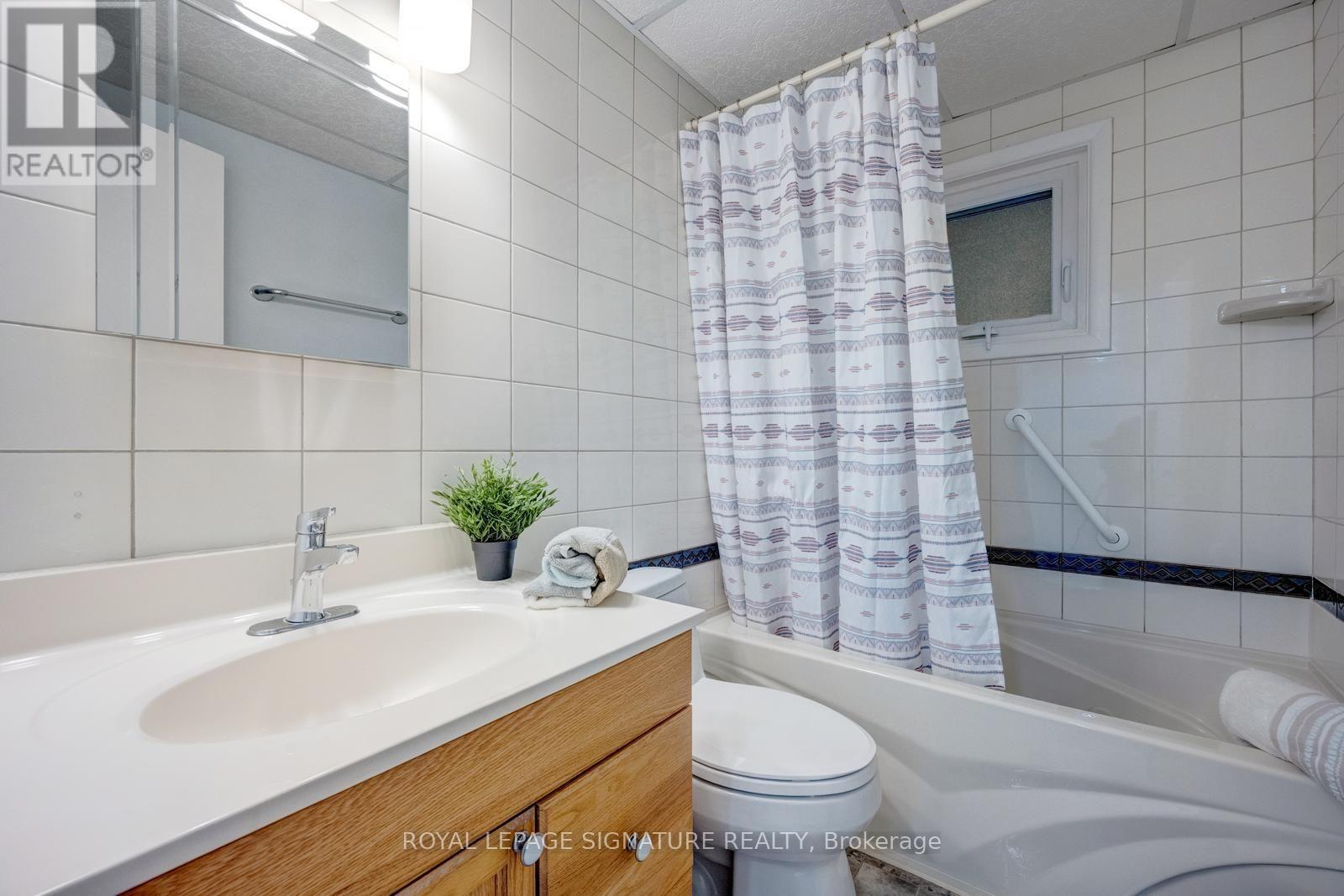 77 Mccraney Street W, Oakville, Ontario  L6H 1H5 - Photo 15 - W14129106