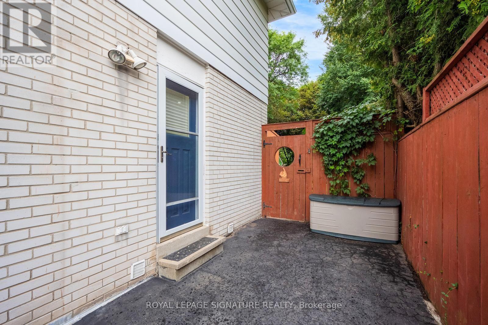 77 Mccraney Street W, Oakville, Ontario  L6H 1H5 - Photo 4 - W14129106