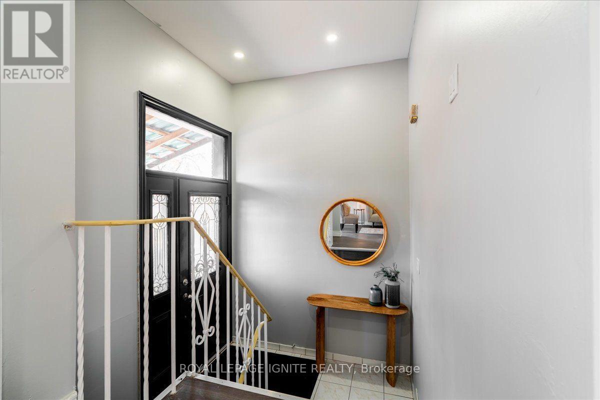 3040 Morning Star Drive, Mississauga, Ontario  L4T 1X2 - Photo 4 - W14129202