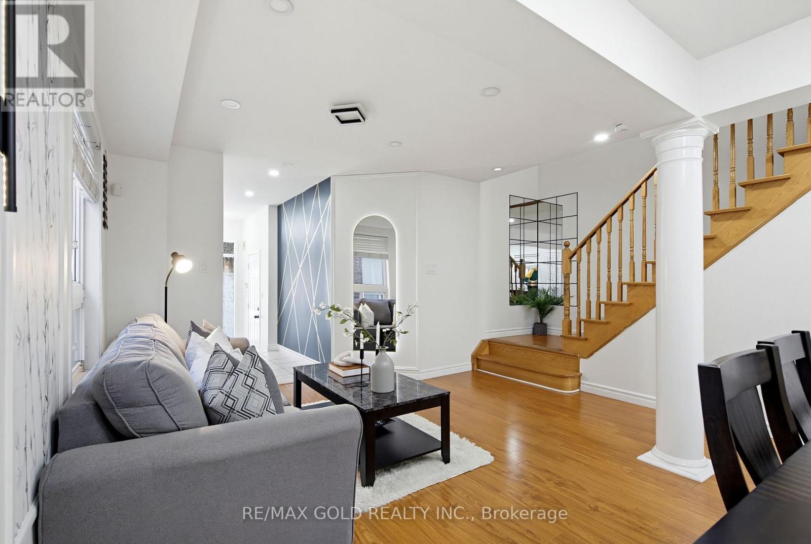 34 Cottongrass Lane, Brampton, Ontario  L6R 3B2 - Photo 4 - W14129230