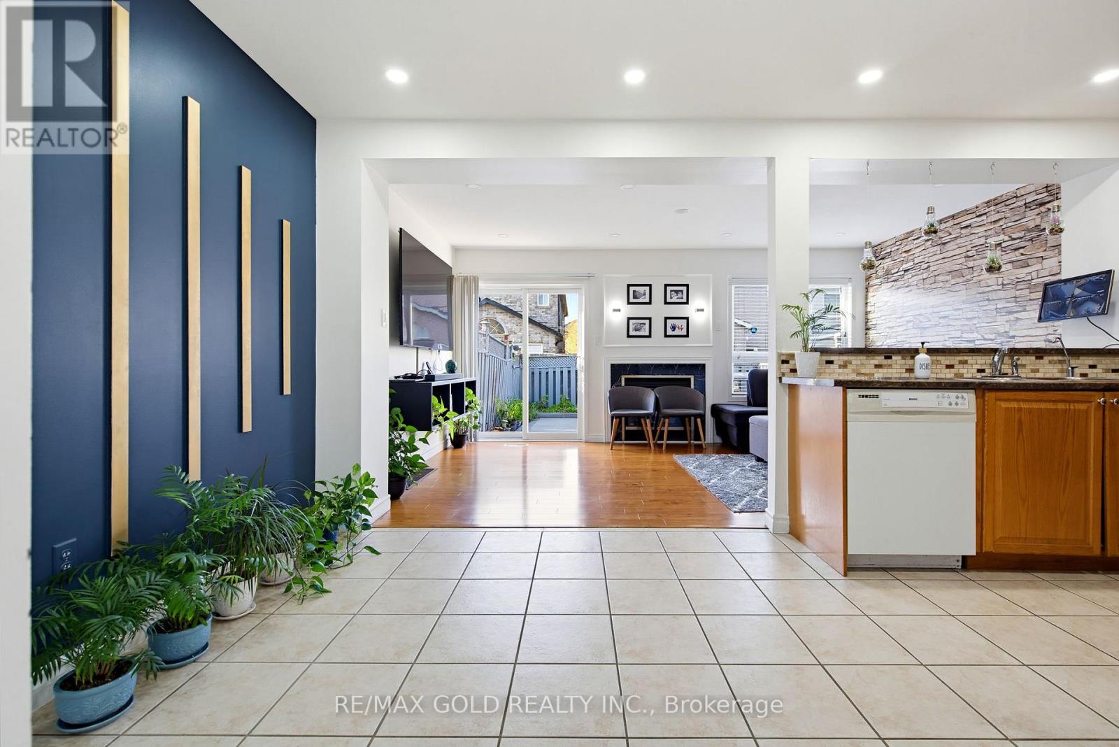 34 Cottongrass Lane, Brampton, Ontario  L6R 3B2 - Photo 6 - W14129230