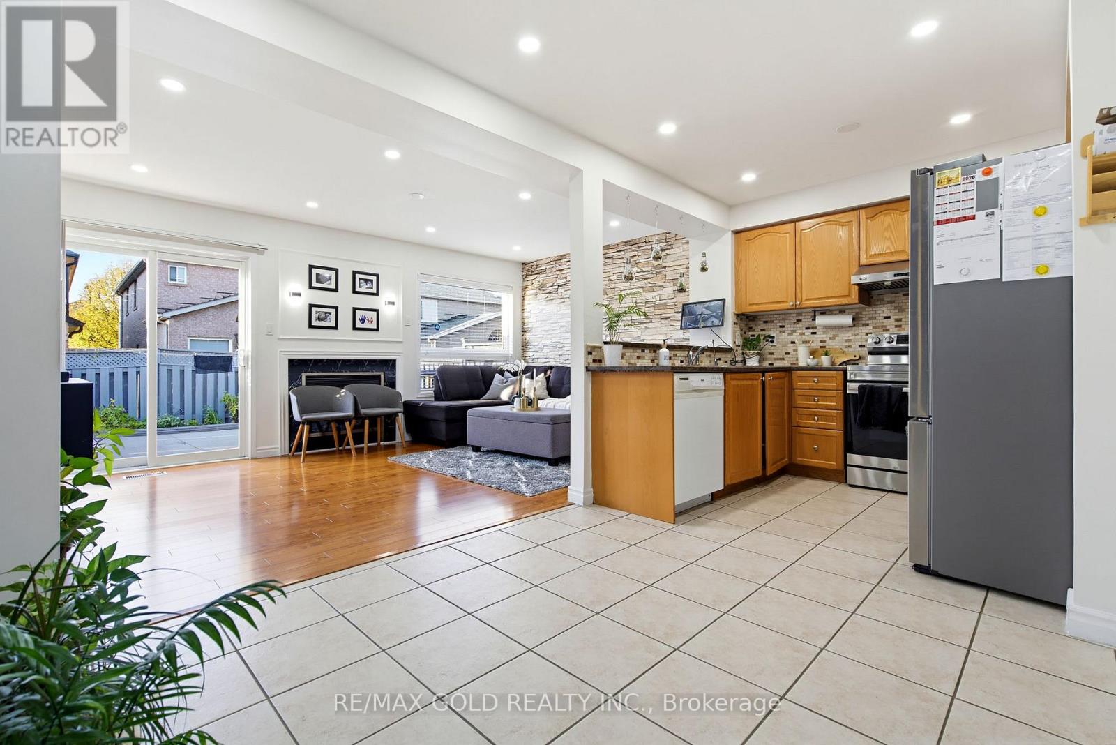 34 Cottongrass Lane, Brampton, Ontario  L6R 3B2 - Photo 7 - W14129230