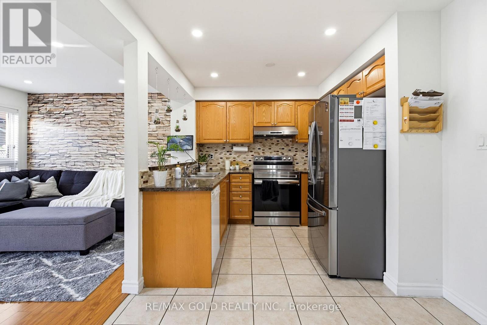 34 Cottongrass Lane, Brampton, Ontario  L6R 3B2 - Photo 8 - W14129230