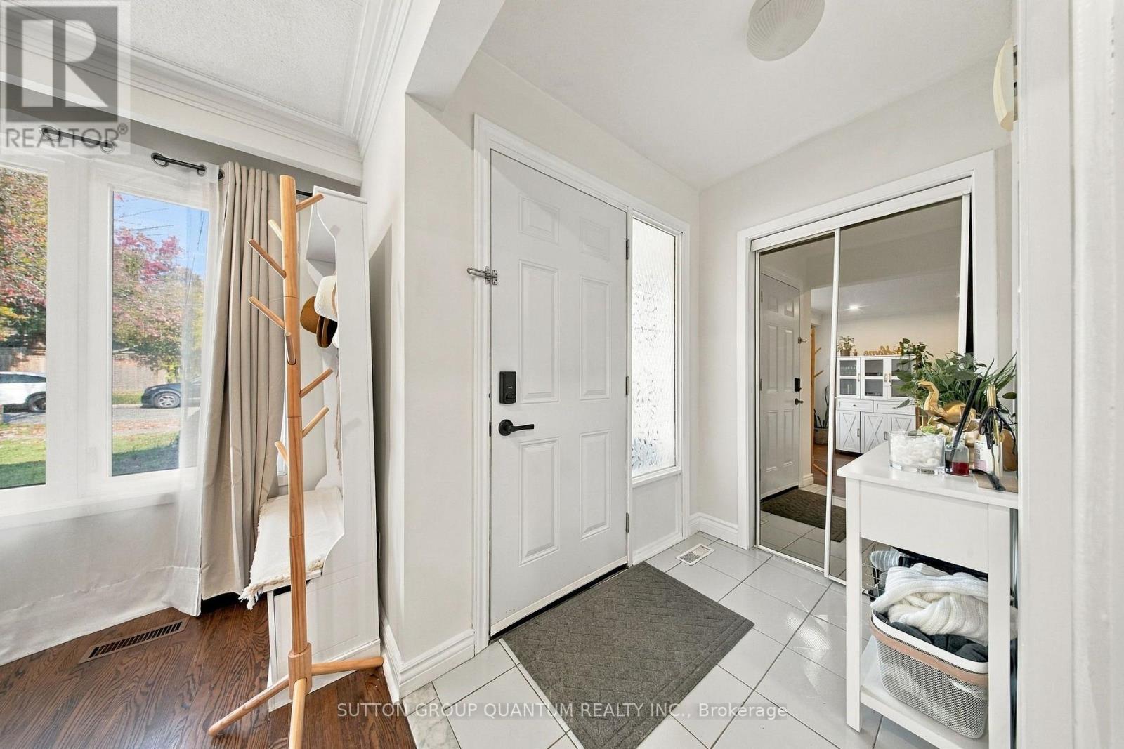 1259 Fairdale Drive, Mississauga, Ontario  L5C 1K3 - Photo 7 - W14129282