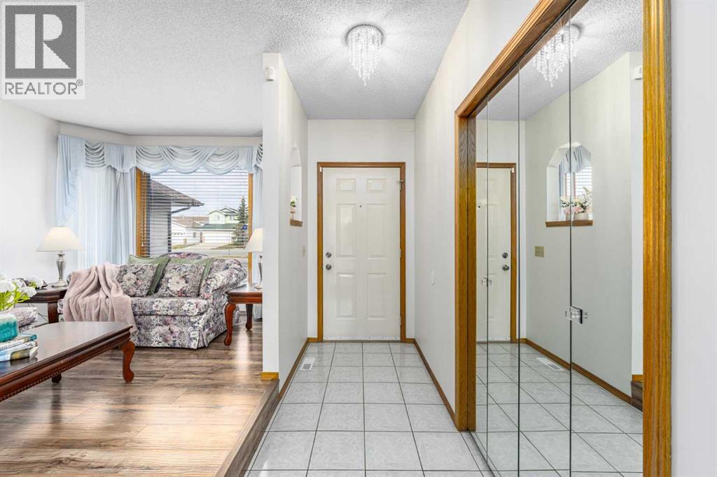 509 Hawkstone Drive NW, Calgary, Alberta  T3G 3R2 - Photo 7 - A2355458