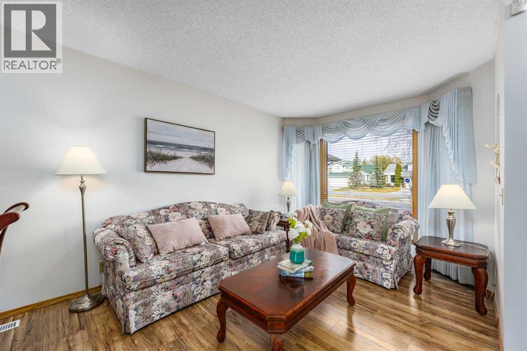 509 Hawkstone Drive NW, Calgary, Alberta  T3G 3R2 - Photo 9 - A2355458