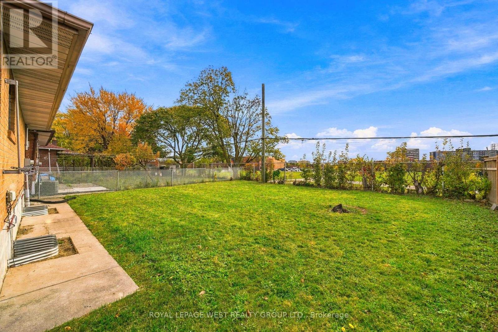 33 Tapley Drive, Toronto, Ontario  M9R 3P2 - Photo 14 - W14129306