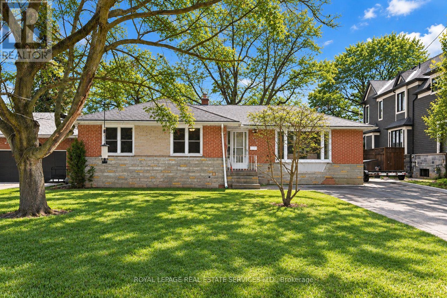 464 Tower Drive, Oakville, Ontario  L6L 4R3 - Photo 1 - W14129318