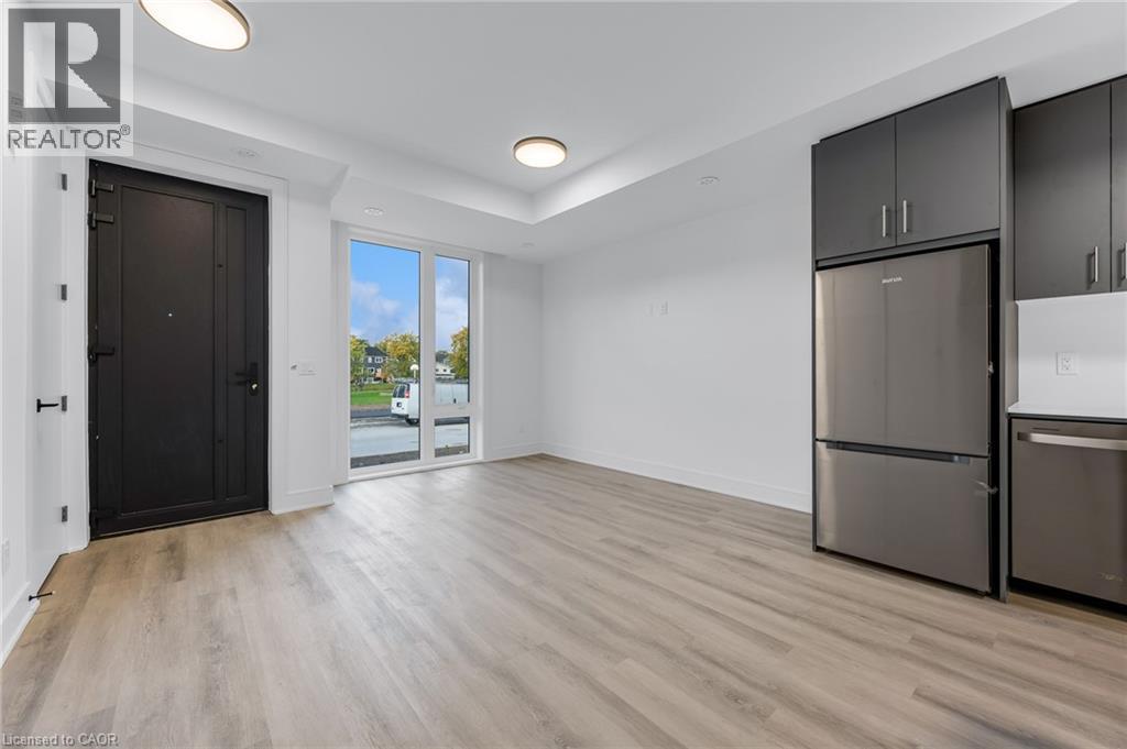 292 Ellis Avenue, St. Catharines, Ontario  L2P 0G9 - Photo 3 - 40875074