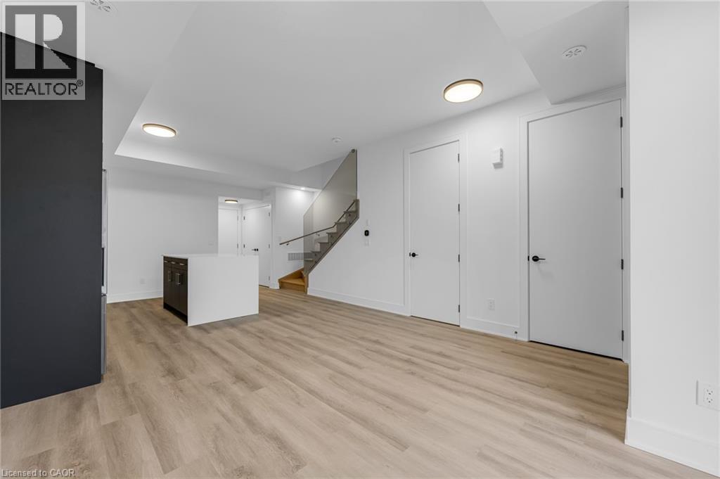 292 Ellis Avenue, St. Catharines, Ontario  L2P 0G9 - Photo 4 - 40875074