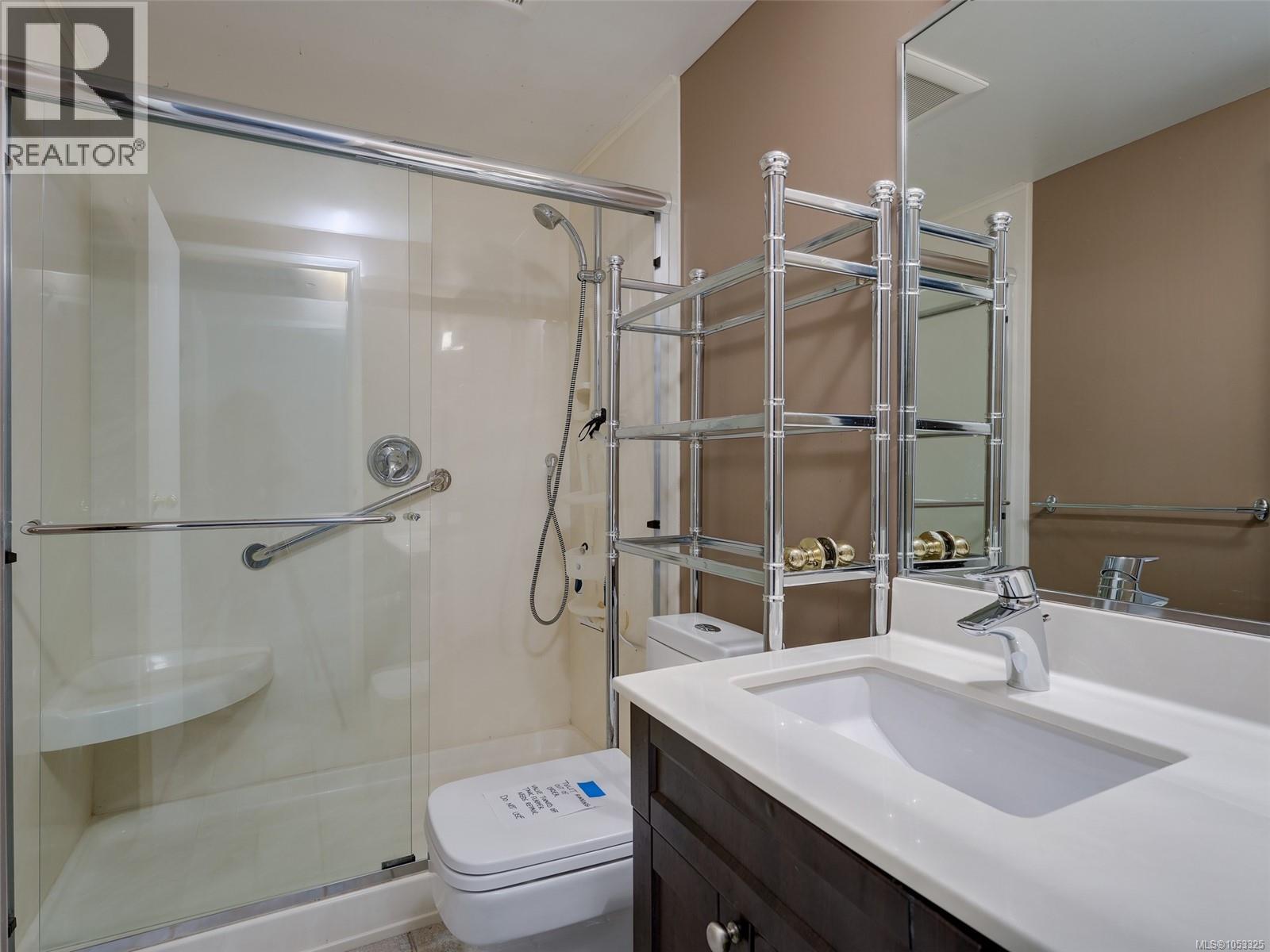 4 848 Esquimalt Rd