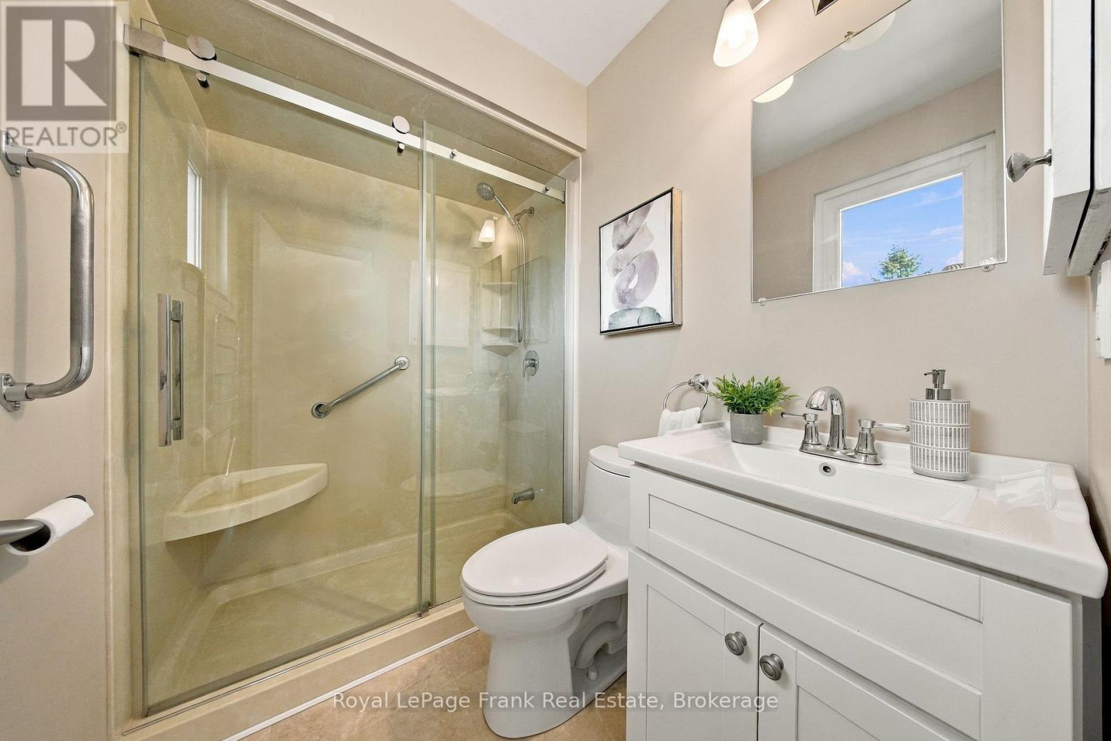 7 Trinity Crescent, Whitby, Ontario  L1N 6L1 - Photo 22 - E14129646