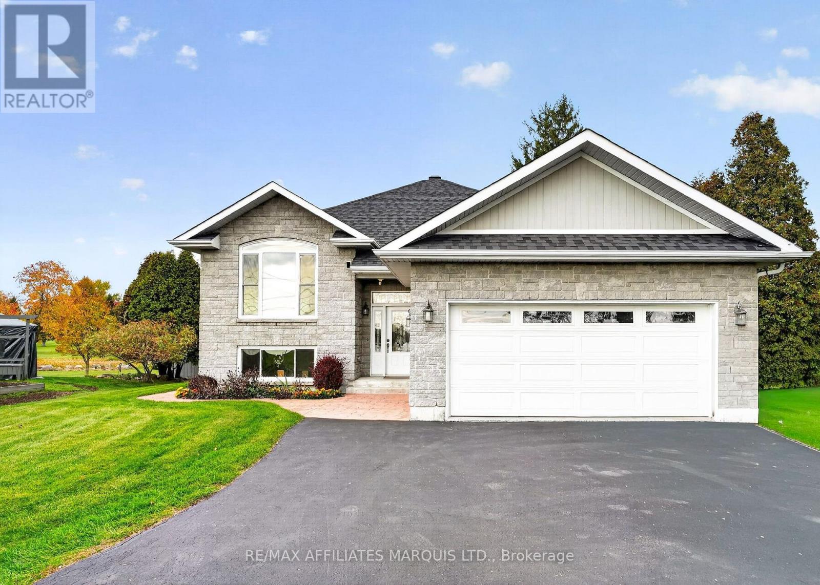 18233 County  2 Road, South Glengarry, Ontario K6H 5R5 - Photo 2 - X14129454