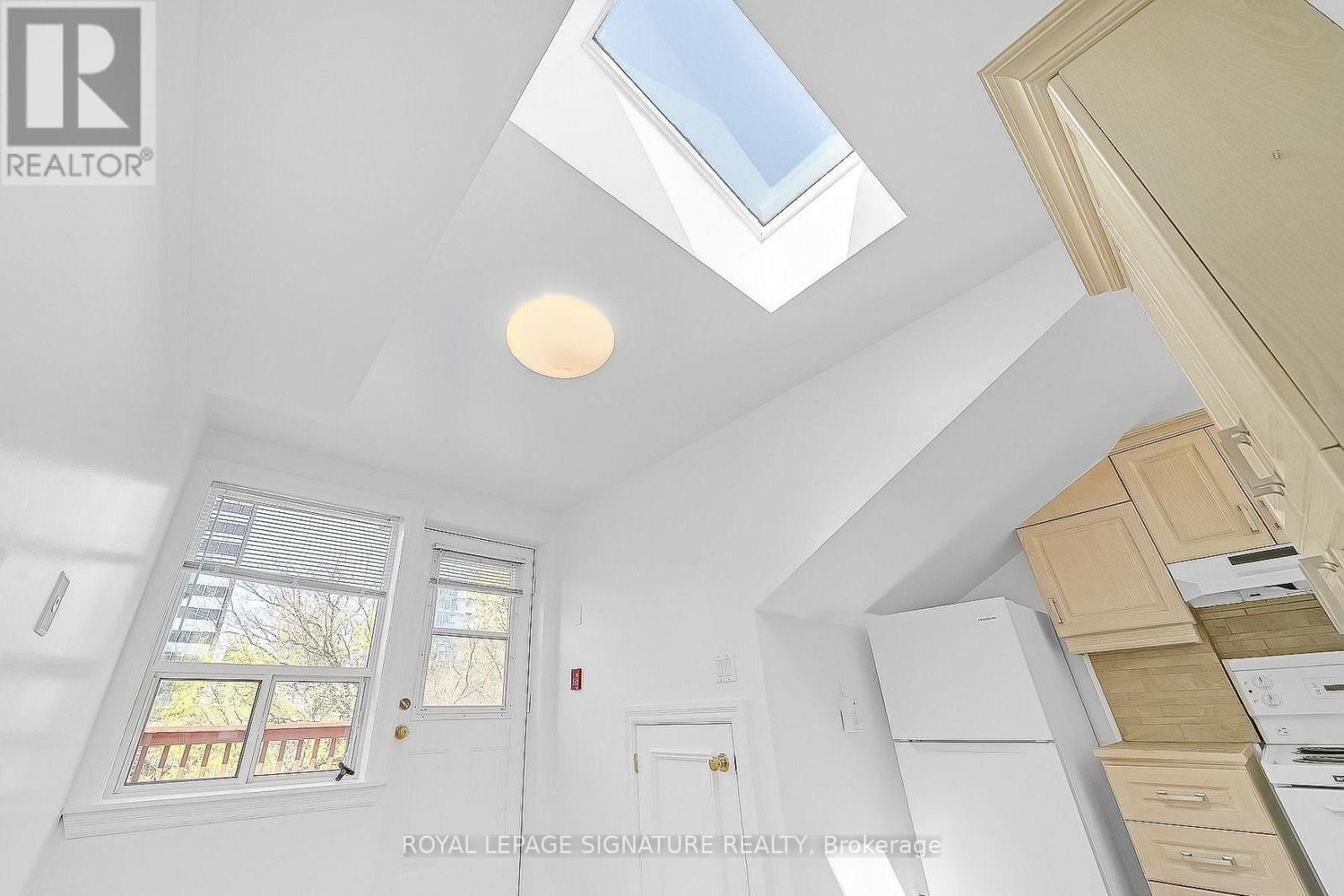 3 - 12 Foxbar Road, Toronto, Ontario  M4V 2G6 - Photo 5 - C14129632