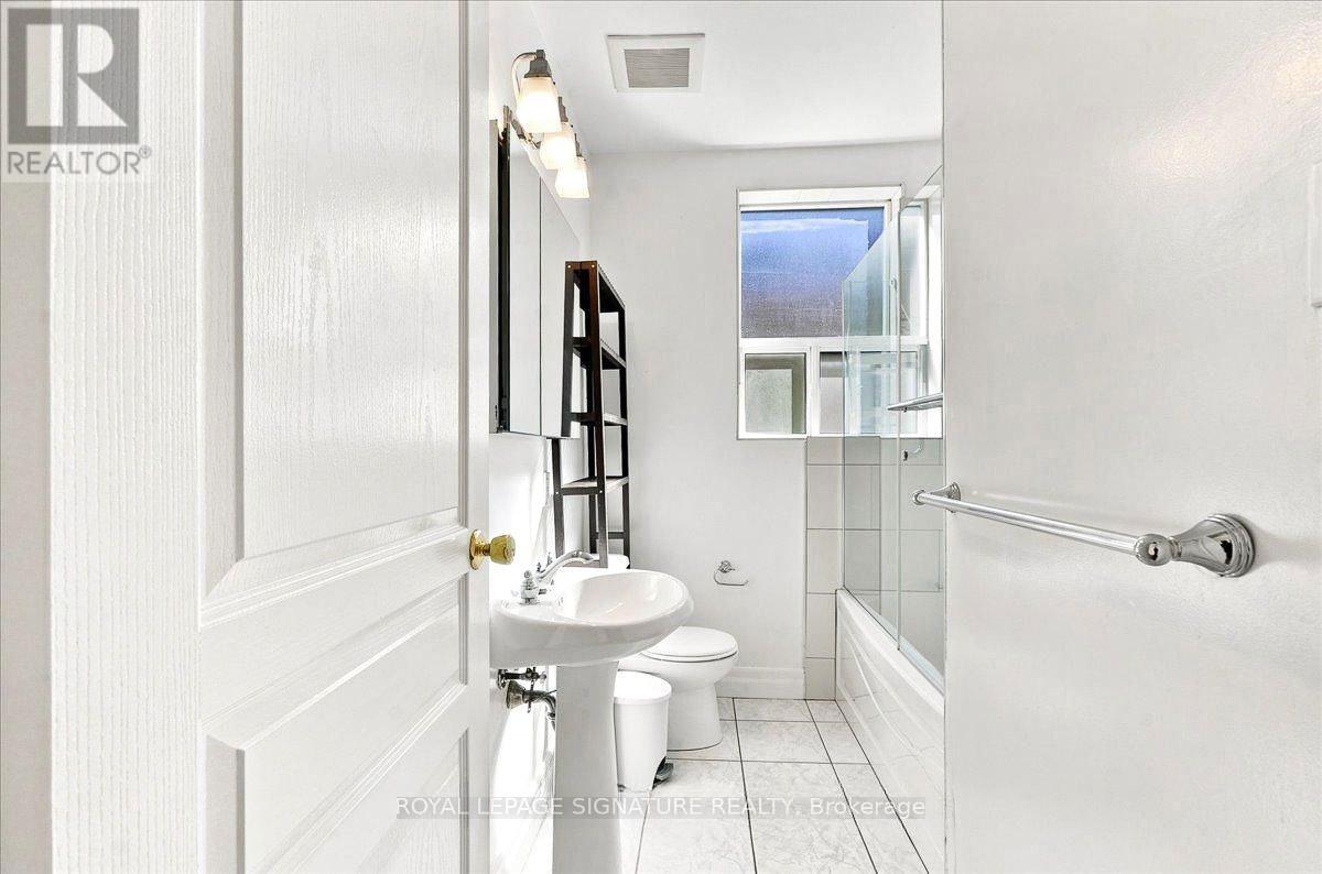 2 - 12 Foxbar Road, Toronto, Ontario  M4V 2G6 - Photo 14 - C14129642