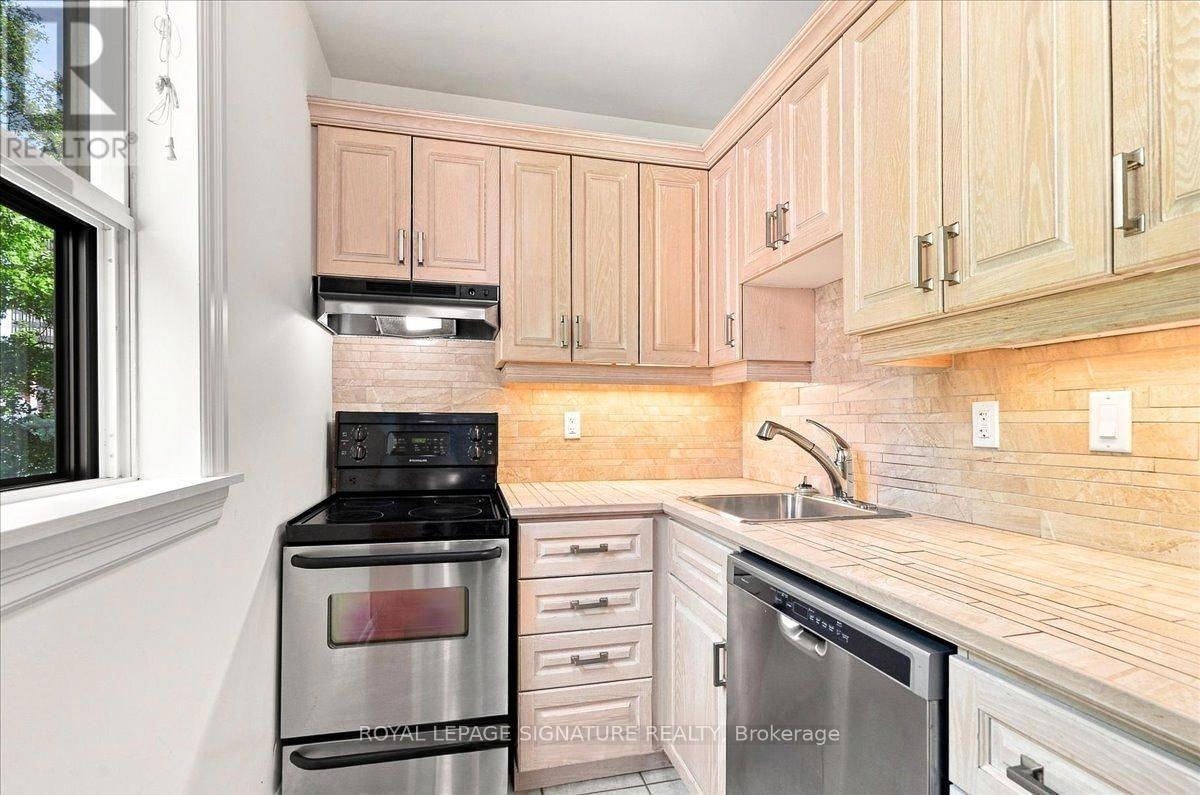2 - 12 Foxbar Road, Toronto, Ontario  M4V 2G6 - Photo 9 - C14129642