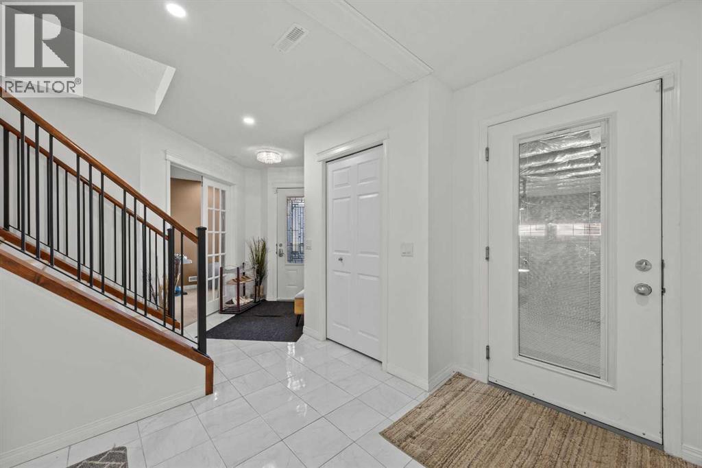 203 St Moritz Drive SW, Calgary, Alberta  T3H 0A7 - Photo 3 - A2352842