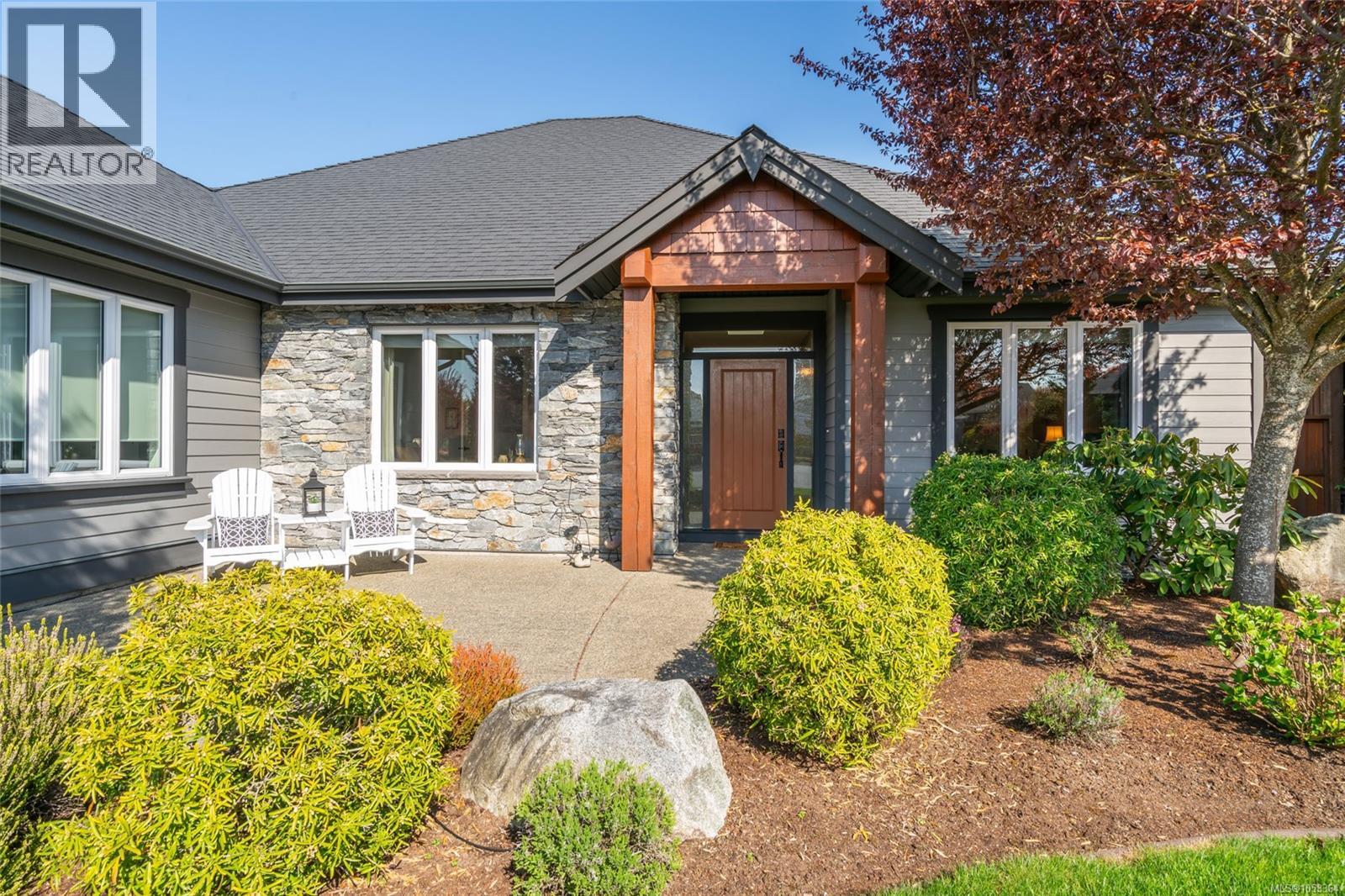 1043 Blue Water Pl