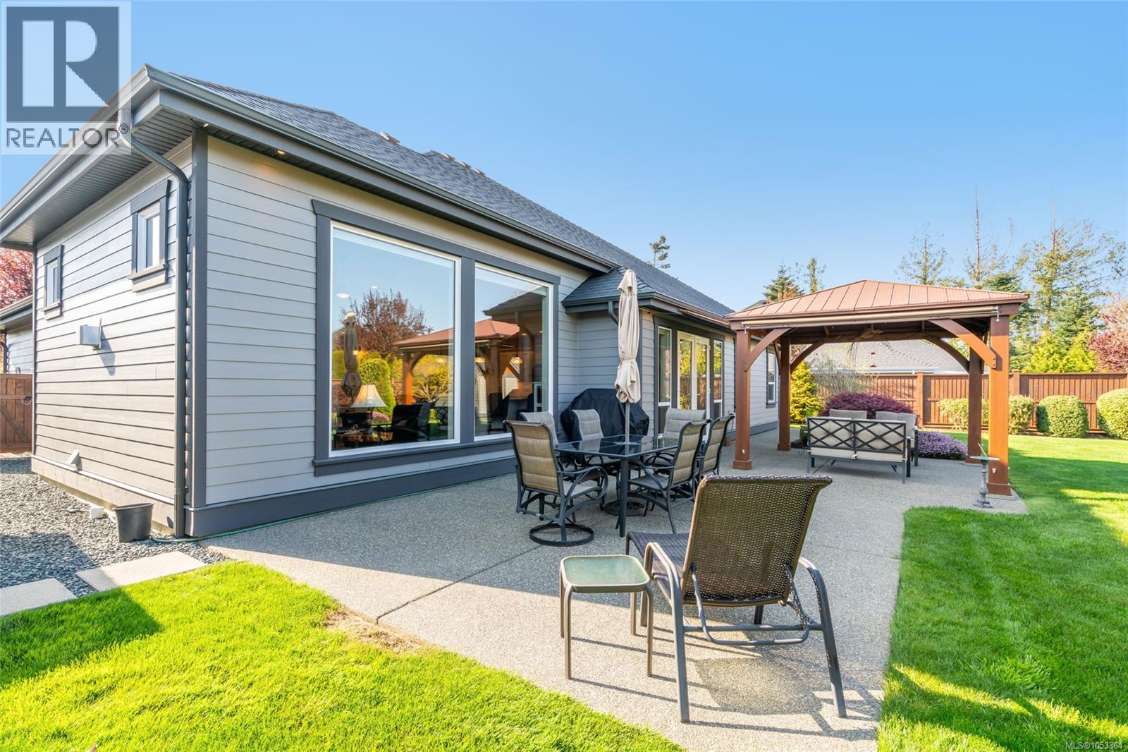 1043 Blue Water Pl