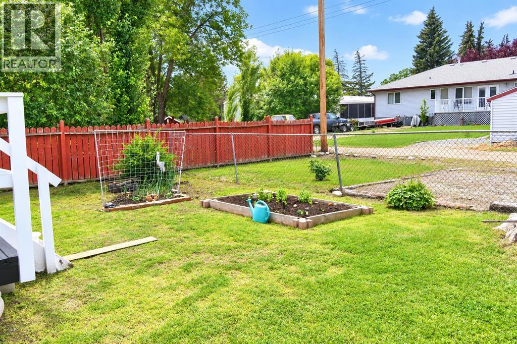 606 Tulip Street W