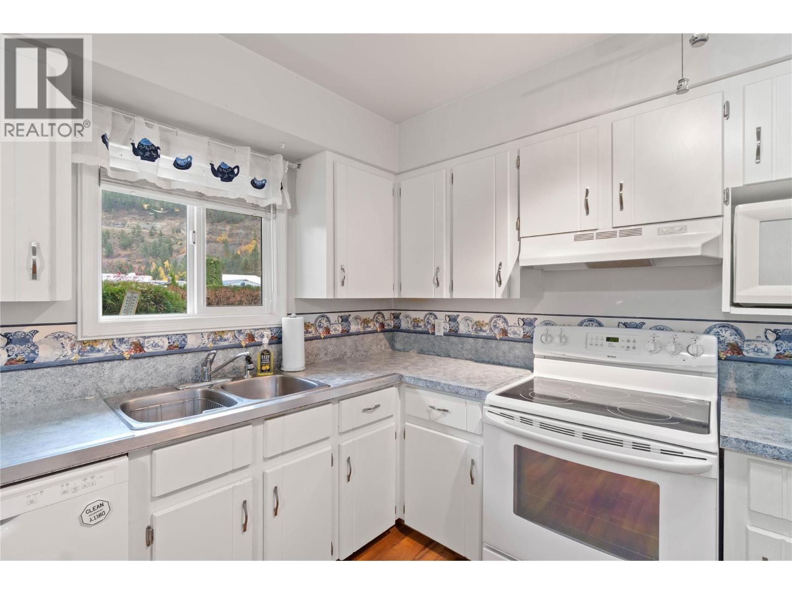 225 Lakeshore Drive