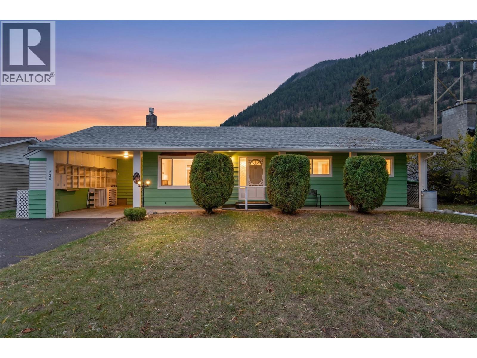 225 Lakeshore Drive